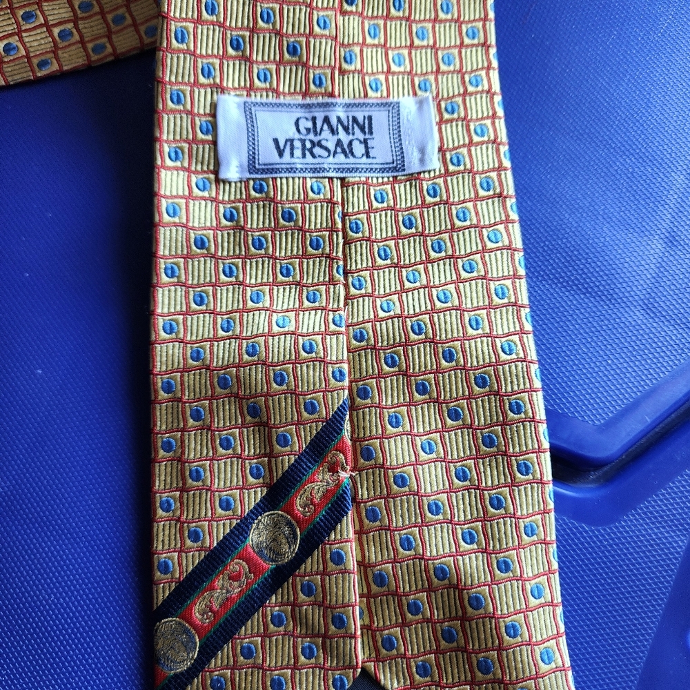 Versace Elegant Yellow Patterned Tie - image 7